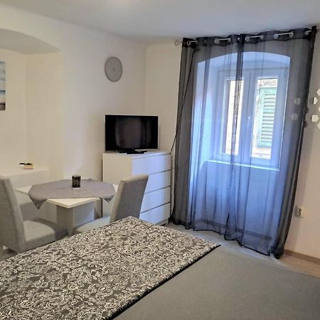 Studio Apartment Lola Kastela Dış mekan fotoğraf
